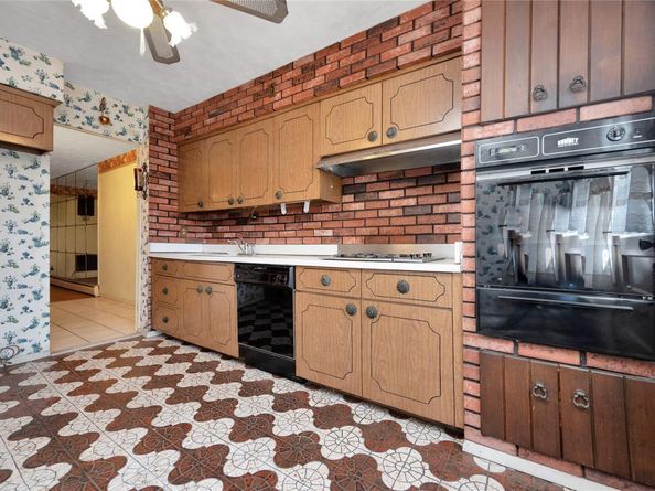 69-14 61 Road, Middle Village NY 11379