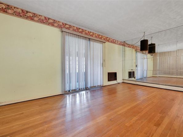 69-14 61 Road, Middle Village NY 11379