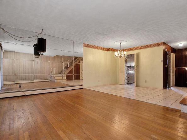 69-14 61 Road, Middle Village NY 11379