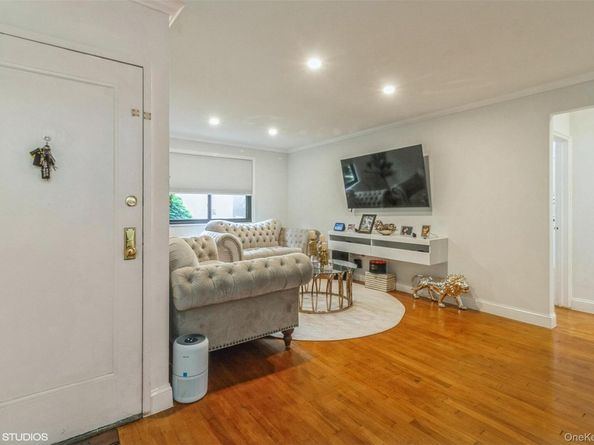 17 Lawrence Drive A, White Plains NY 10603