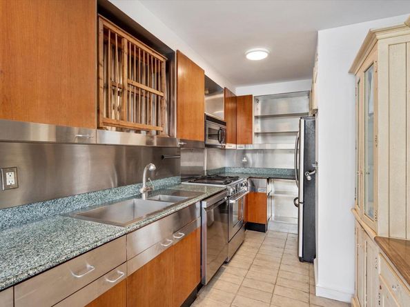 166-25 Powells Cove Boulevard 3F, Beechhurst NY 11357