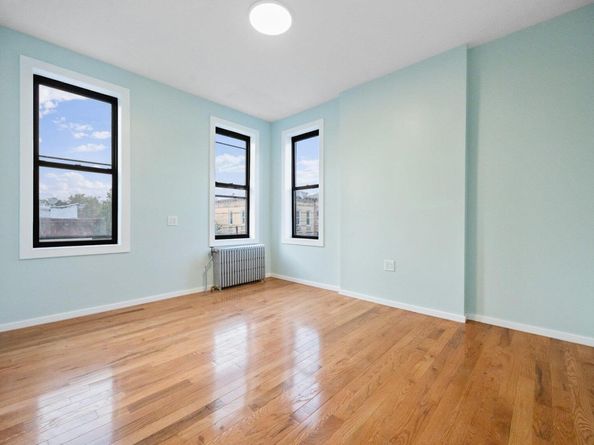 6050 71st Avenue, Ridgewood NY 11385