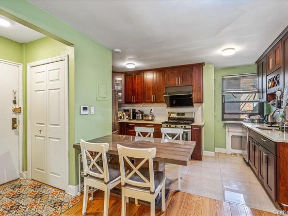 75-15 210 Street 2E, Bayside NY 11364
