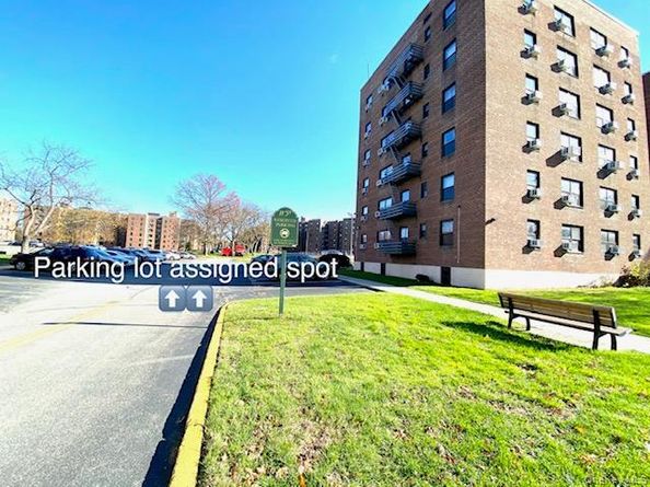 75-15 210 Street 2E, Bayside NY 11364