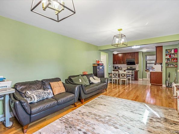 75-15 210 Street 2E, Bayside NY 11364
