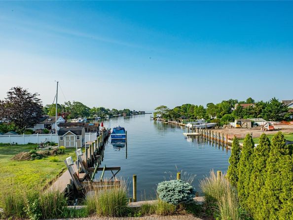 714 Montauk, West Islip NY 11795