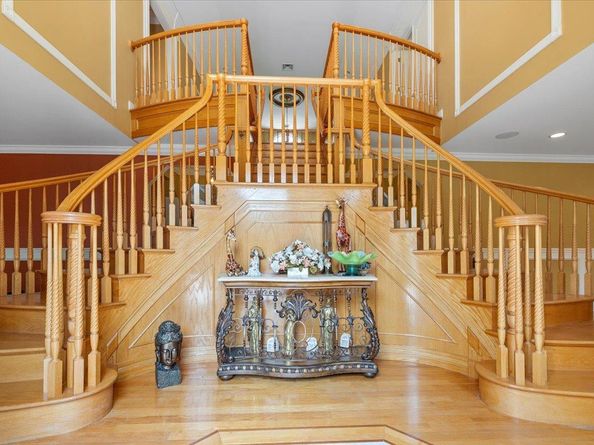 135 Millet Street N, Dix Hills NY 11746