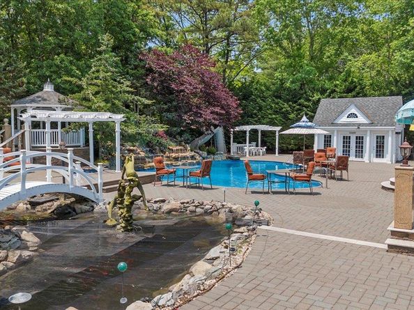 135 Millet Street N, Dix Hills NY 11746
