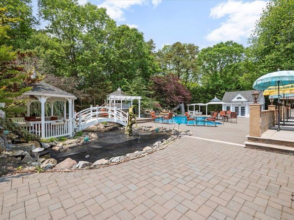 135 Millet Street N, Dix Hills NY 11746