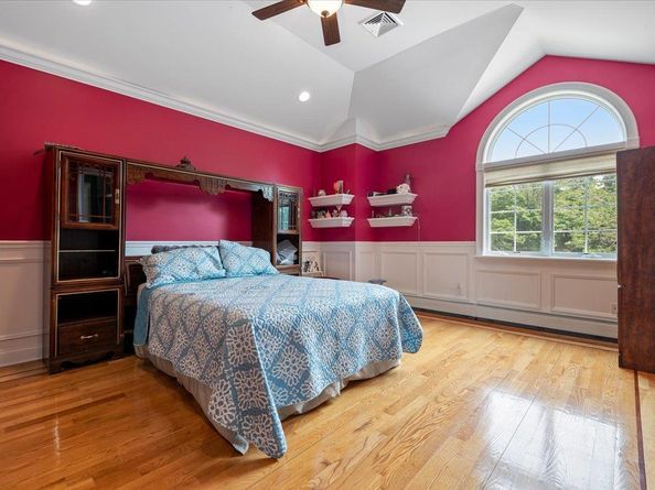 135 Millet Street N, Dix Hills NY 11746