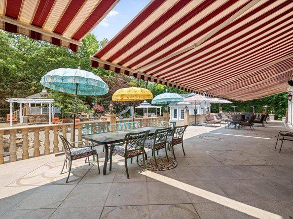 135 Millet Street N, Dix Hills NY 11746