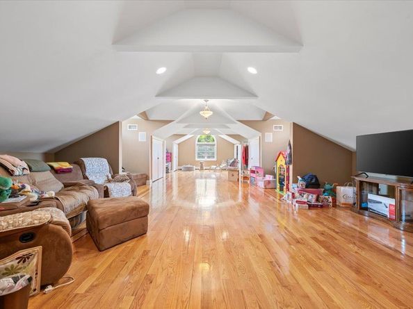 135 Millet Street N, Dix Hills NY 11746