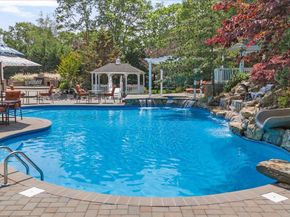 135 Millet Street N, Dix Hills NY 11746