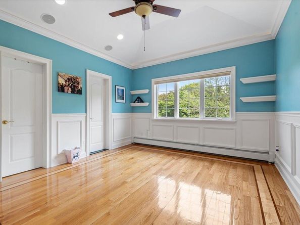 135 Millet Street N, Dix Hills NY 11746