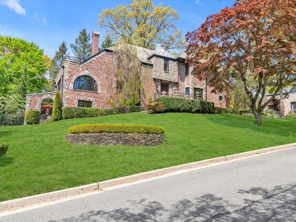 183 Mill Spring Road, Manhasset NY 11030