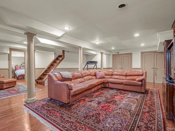 183 Mill Spring Road, Manhasset NY 11030