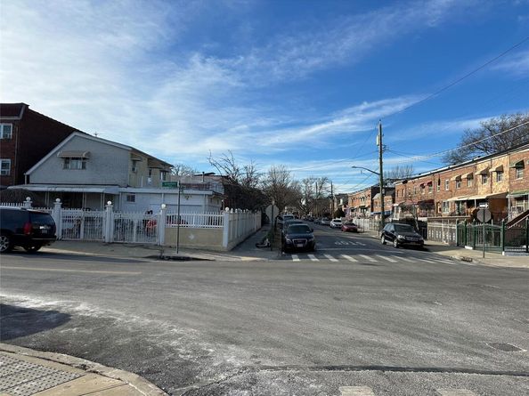 1817 Schieffelin Avenue, Bronx NY 10466