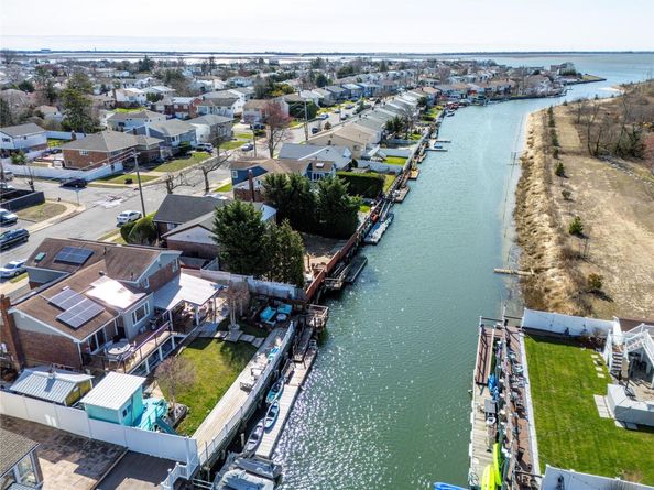 3320 Bertha Drive, Baldwin NY 11510