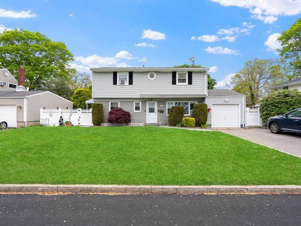 529 Davis Street, North Babylon NY 11703