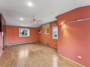 4 Foxcroft Road, Albertson NY 11507