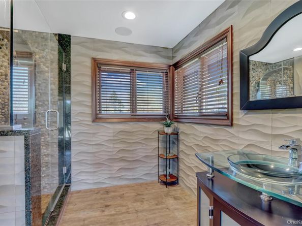 241 Willetts Lane, West Islip NY 11795