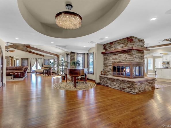 241 Willetts Lane, West Islip NY 11795