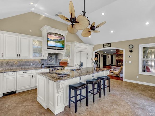 241 Willetts Lane, West Islip NY 11795