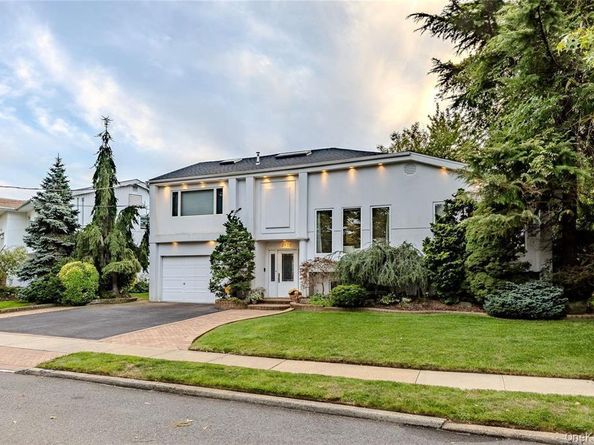 2872 Rosebud Avenue, Merrick NY 11566