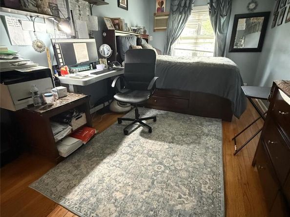 62-23 69th Pl, Middle Village NY 11379