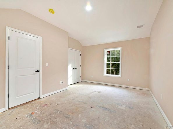 305 COMMACK Road, Shirley NY 11967