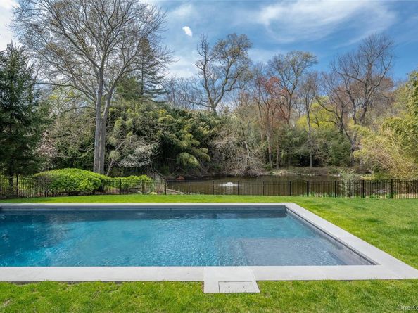 11 Morgan Lane, Locust Valley NY 11560