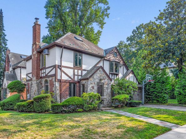 8702 Chevy Chase Street, Jamaica Estates NY 11432