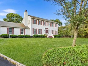21 Victoria Lane, Manorville NY 11949