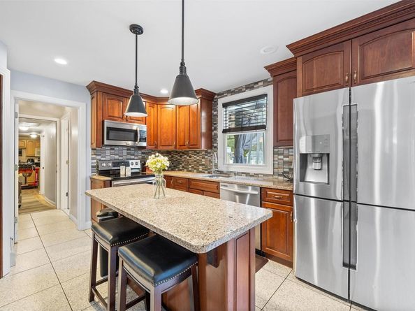 21 Victoria Lane, Manorville NY 11949
