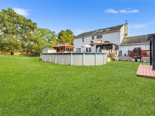 21 Victoria Lane, Manorville NY 11949