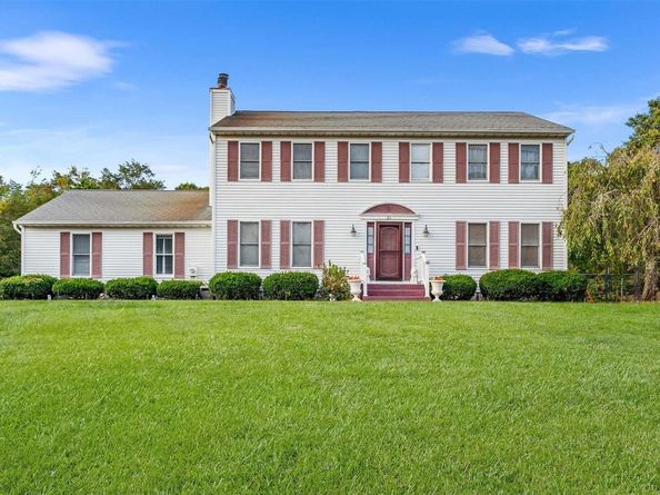 21 Victoria Lane, Manorville NY 11949