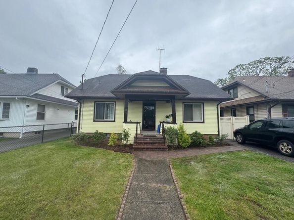 112 E Seaman Avenue E, Freeport NY 11520