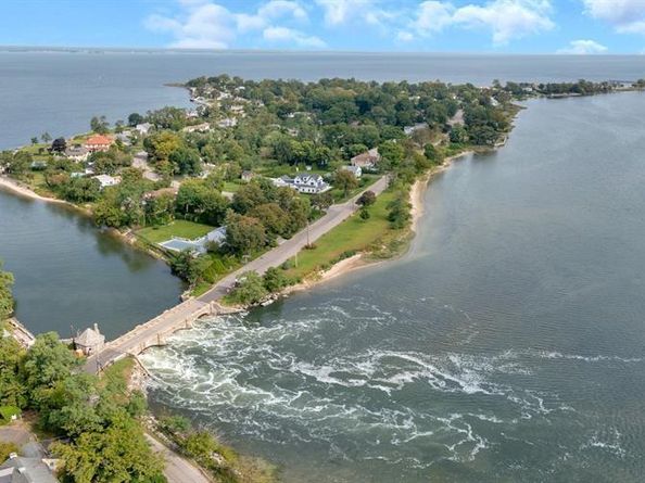 16 Eastland Drive, Glen Cove NY 11542