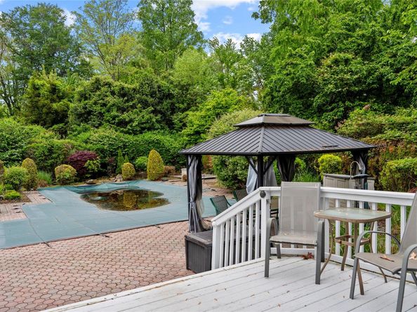 16 Eastland Drive, Glen Cove NY 11542