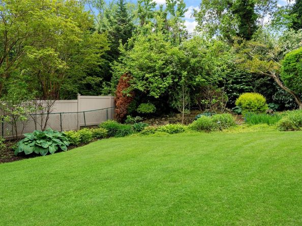 16 Eastland Drive, Glen Cove NY 11542