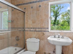 16 Eastland Drive, Glen Cove NY 11542