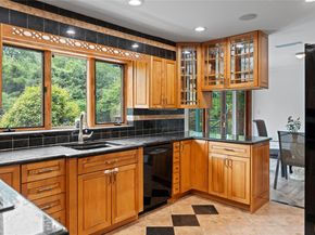 16 Eastland Drive, Glen Cove NY 11542