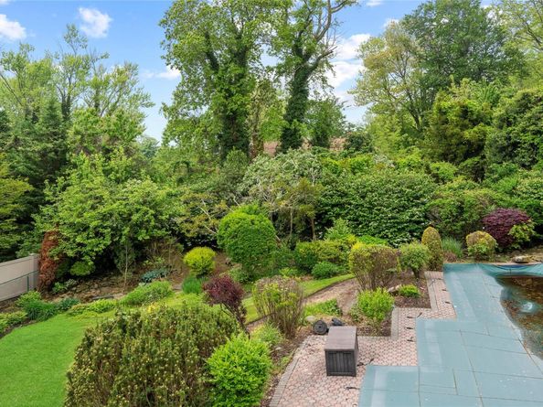 16 Eastland Drive, Glen Cove NY 11542