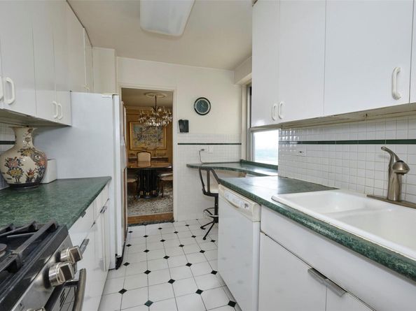 110-11 Queens Boulevard 27G, Forest Hills NY 11375