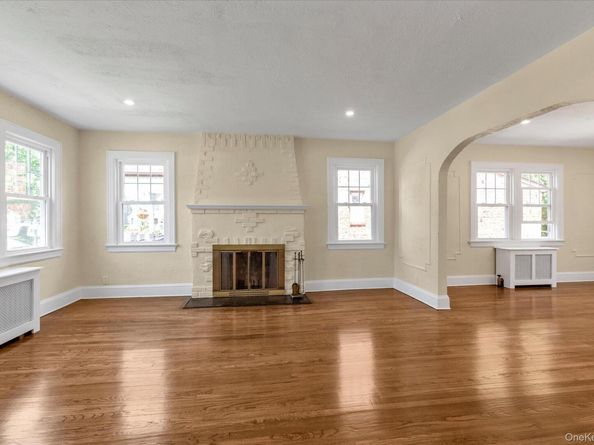 15 Hampton Road, Lynbrook NY 11563
