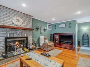 20 Loretta Court, Coram NY 11727