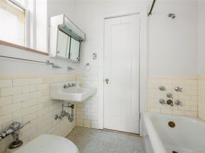 34-22 81 Street 42, Jackson Heights NY 11372
