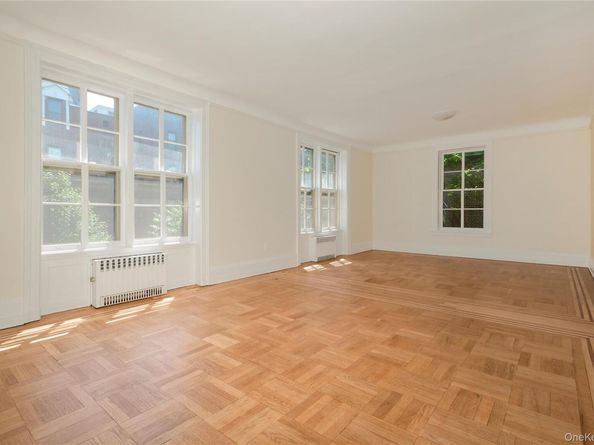 34-22 81 Street 42, Jackson Heights NY 11372