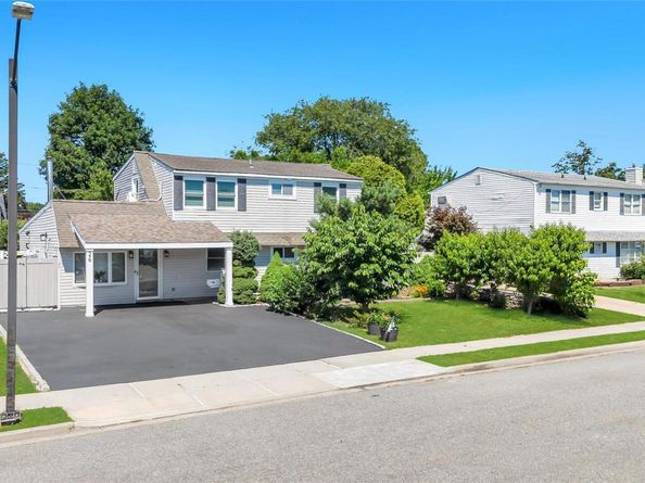 26 Picture Lane, Hicksville NY 11801
