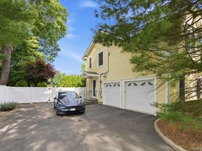 316 S Woods Road, Woodbury NY 11797